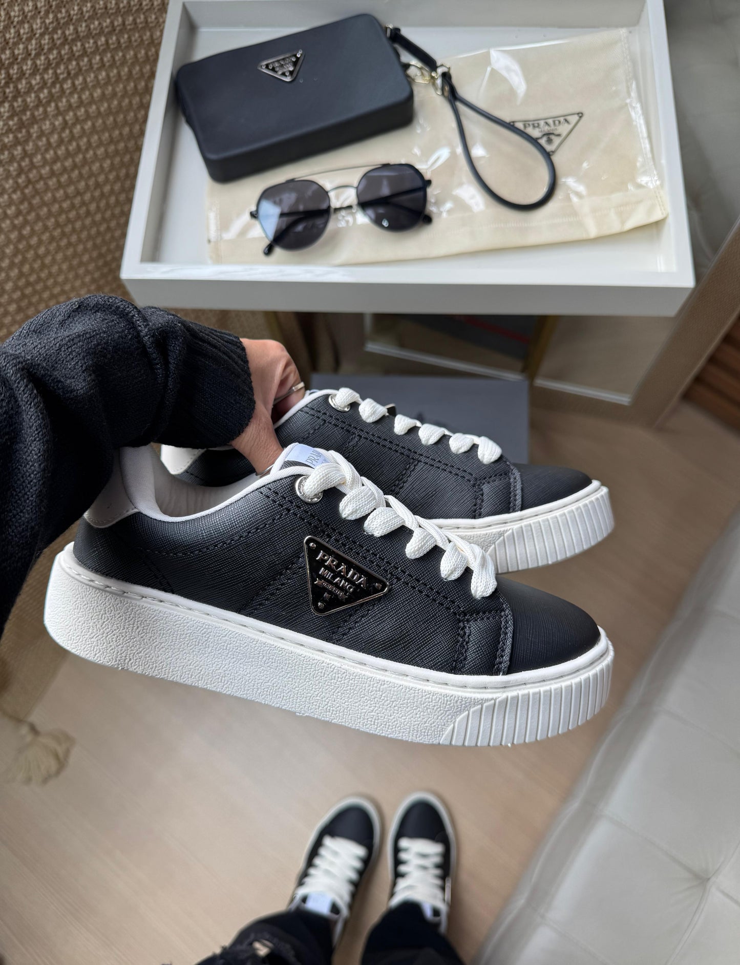 Tênis Prada Preto com Bolsinha – Luxo funcional com presença street fashion