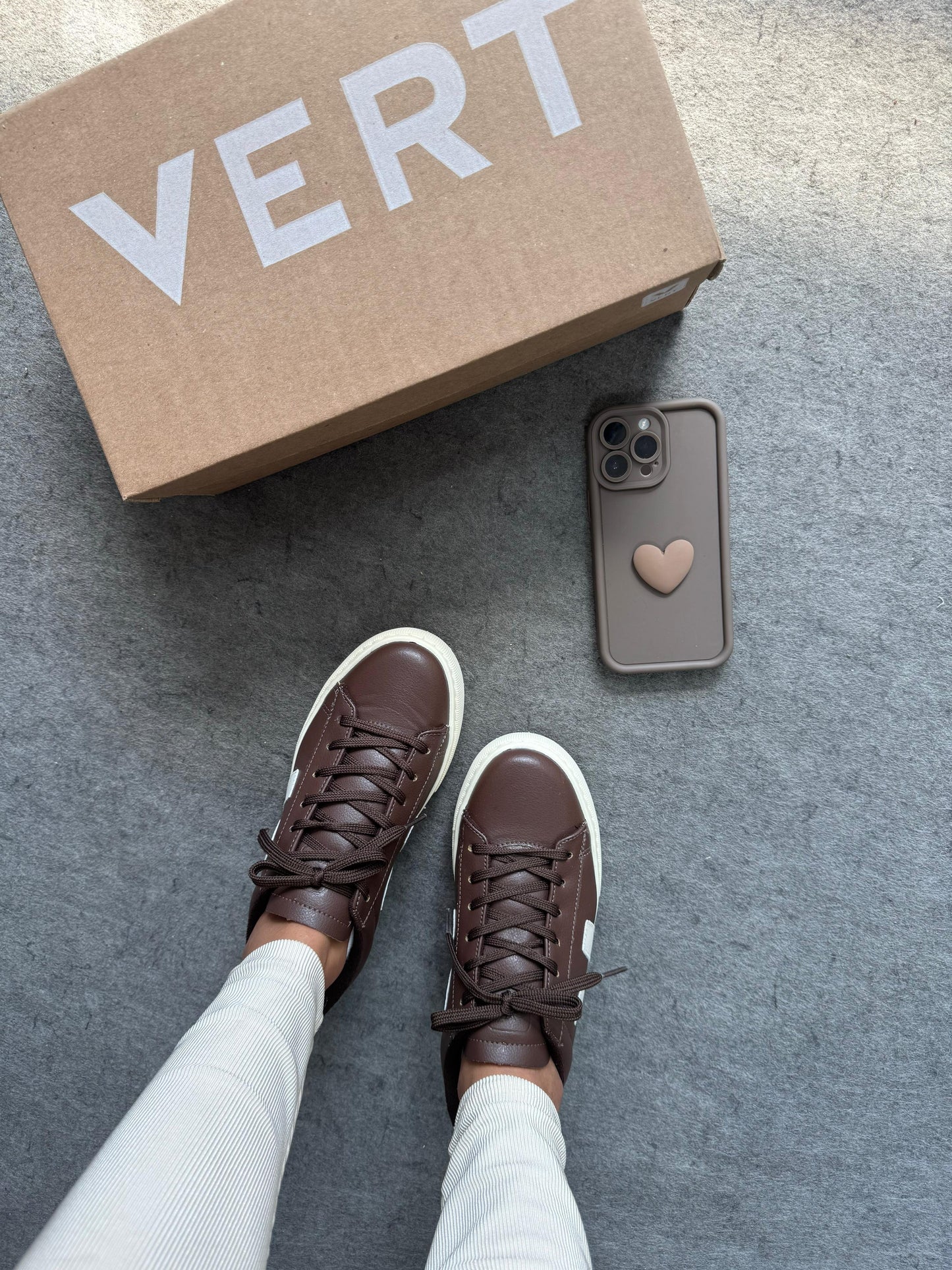 Tênis VERT Premium – Elegância minimalista com acabamento de alto padrão