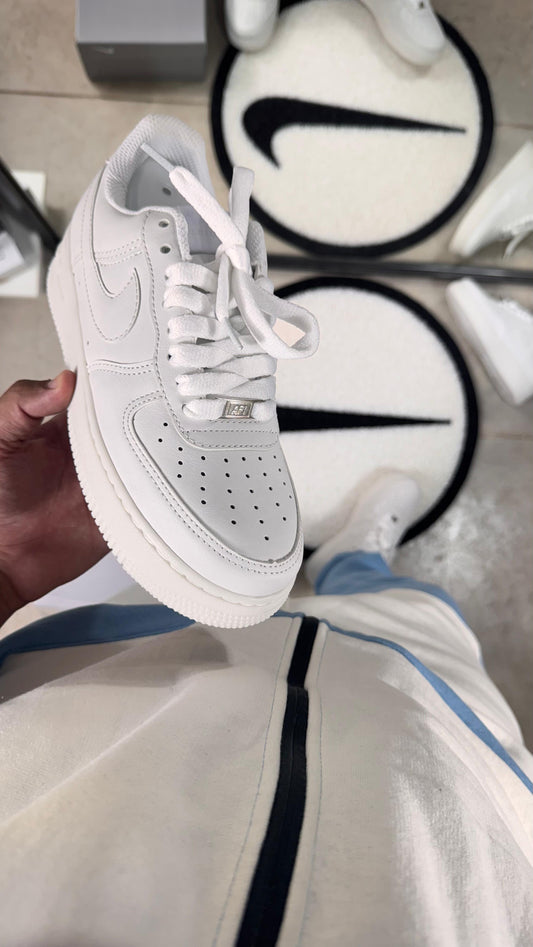 Tênis Nike Air Force 1 Branco Luxo – Estilo atemporal com acabamento premium