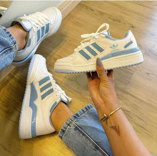Tênis adidas Forum Low Branco/Azul Bebê – Estilo retrô com leveza e autenticidade