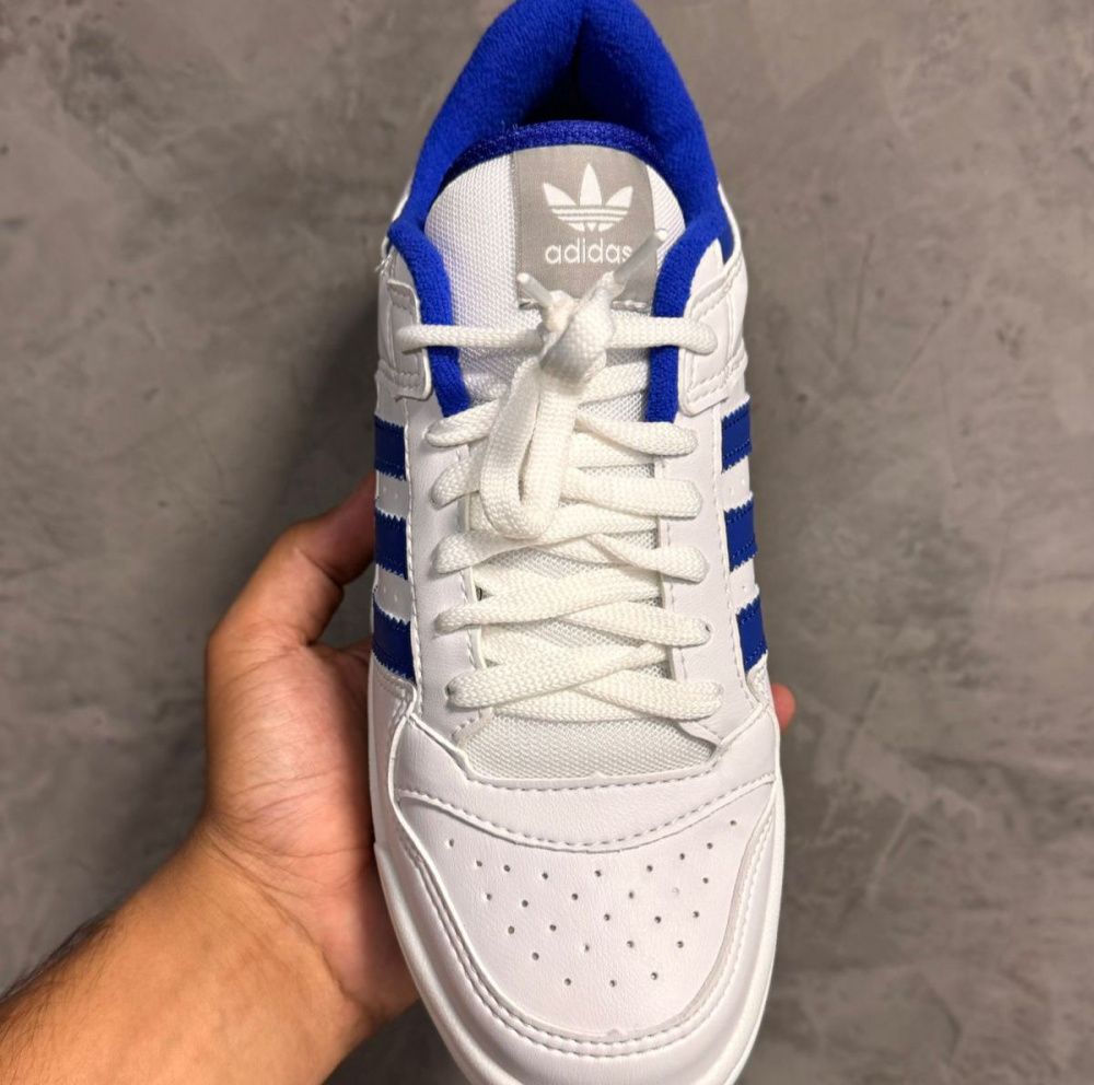 Tênis adidas Forum Low 84 ADV Branco/Royal – Herança esportiva, presença urbana