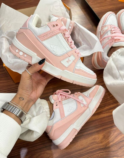 Tênis Louis Vuitton Rosa/Branco – Luxo contemporâneo com DNA urbano